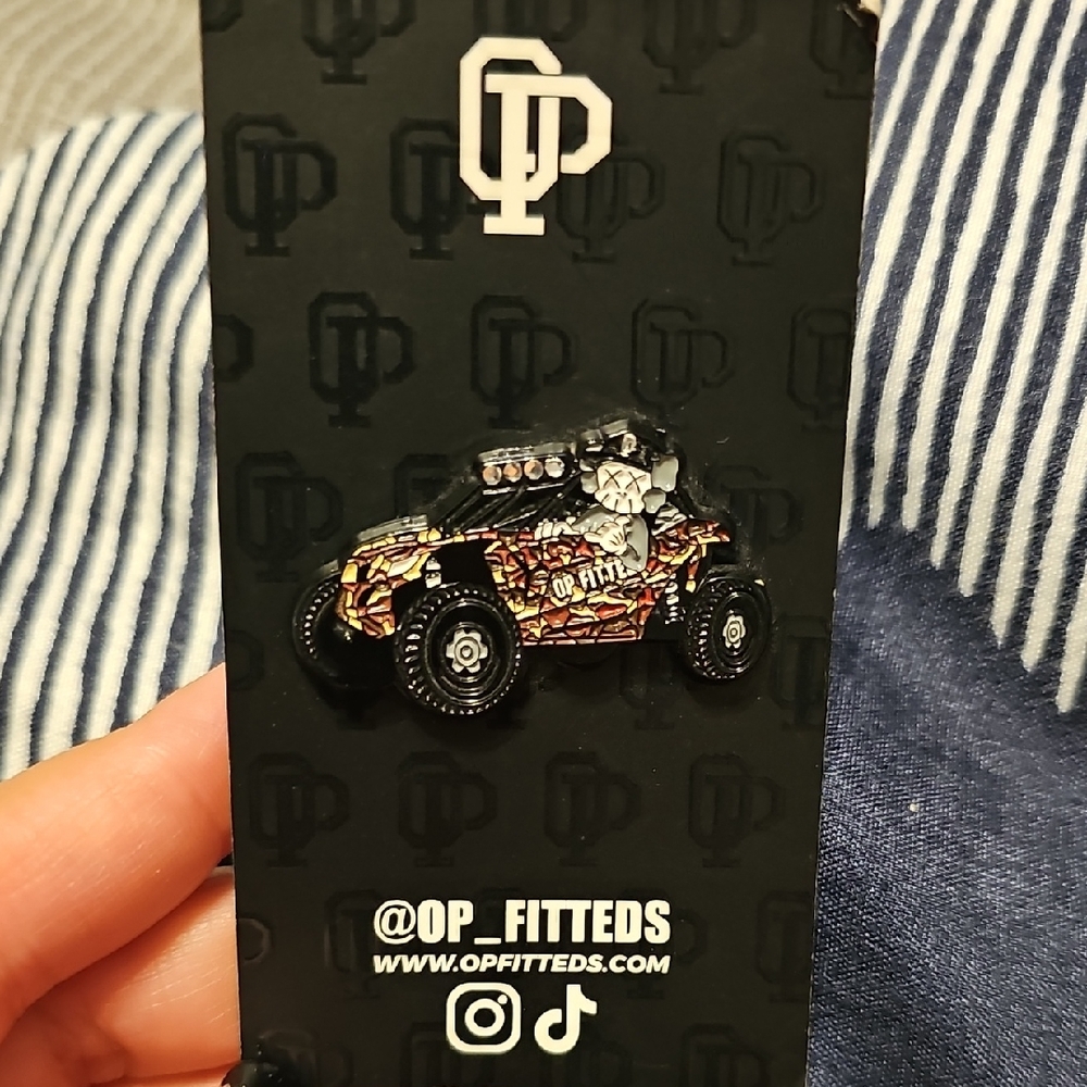 Off-Road Vehicle Pin with Black and Red Design (Hat Pin)